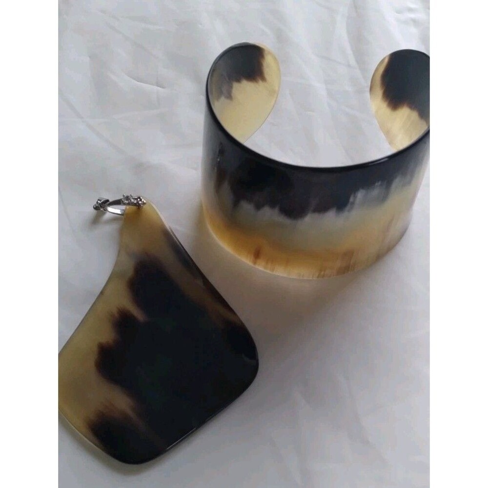 Handcrafted Cuff Natural Dairy Buffalo Horn Pendant Charm And Bracelet